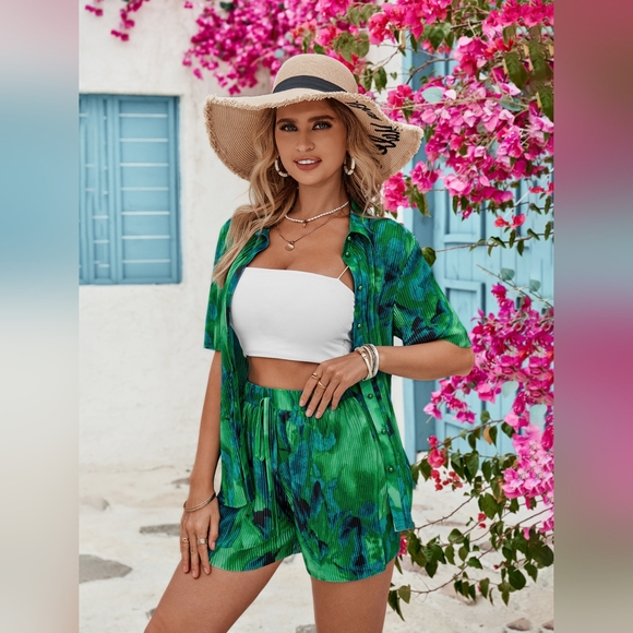 Printed Button Up Half Sleeve Top and Shorts Set. Hit The Like ♡ Button For SALE - Picture 5 of 7
